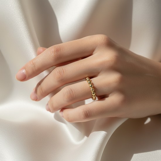 Zlatý prsten se zlatými kuličkami