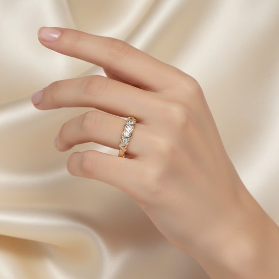 Zlatý prsten se zirkony