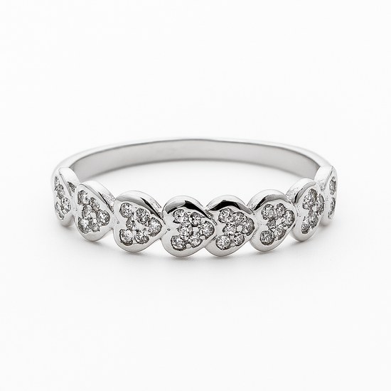 Zlatý prsten z bílého zlata se zirkony do tvaru srdíček