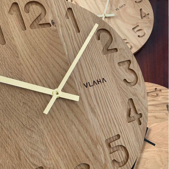 VLAHA Dřevěné hodiny OAK vyrobené v Čechách se zlatými ručkami ⌀34cm