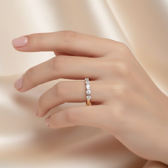 Zlatý prsten se zirkony