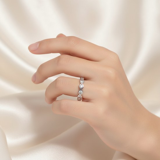 Zlatý 585/1000 prsten z bílého zlata se zirkony 10357