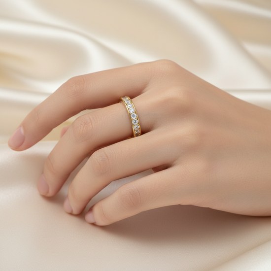 Zlatý prsten se zirkony