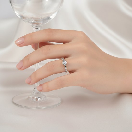 Zlatý prsten z bílého zlata se zirkonem