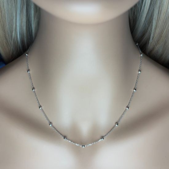 Zlatý náhrdelník z bílého zlata