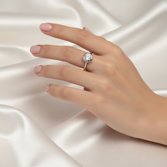 Zlatý 585/1000 prsten z bílého zlata se zirkony 5051B