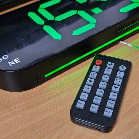 JVD DH5502.4- Stále svítící hodiny se stopkami a mnoha dalšími užitečnými funkcemi