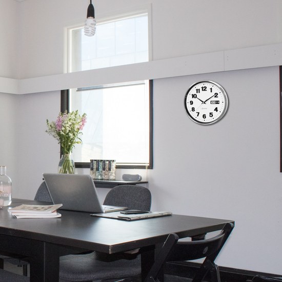 LAVVU Kovové hodiny s ukazatelem data DATE METAL LCT4050