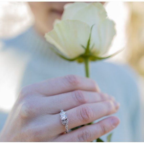 MINET Luxusní rozkvetlý stříbrný prsten FLOWERS s bílými zirkony vel. 60