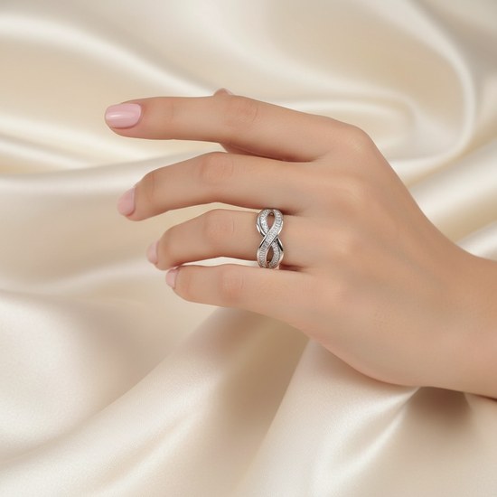 Zlatý 585/1000 prsten z bílého zlata se zirkony 10023