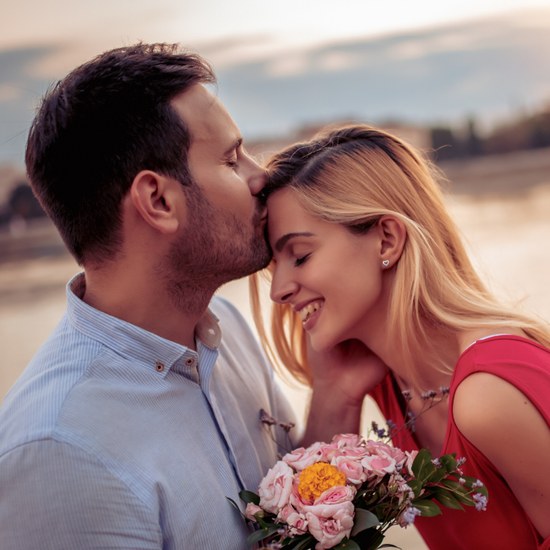 MINET Elegantní stříbrné náušnice srdce