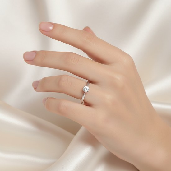 Zlatý prsten z bílého zlata se zirkonem