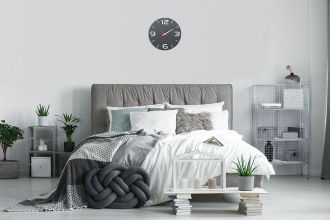 Nástěnné hodiny s rádiově řízeným časem TFA 60.3536.10 CONTOUR - černé