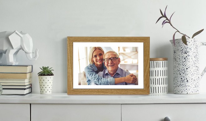 TFA 37.1002.08 - digitální fotorámeček s aplikací FRAMEO a přesným časem