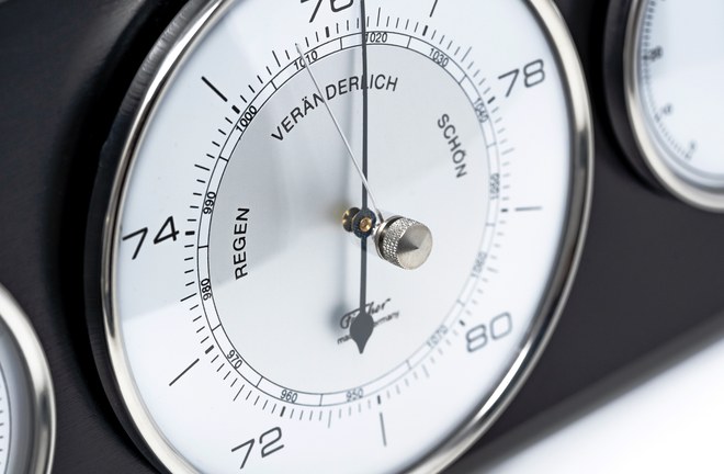 Fischer 9103S-06 - Barometr s teploměrem a vlhkoměrem na dřevěné podložce