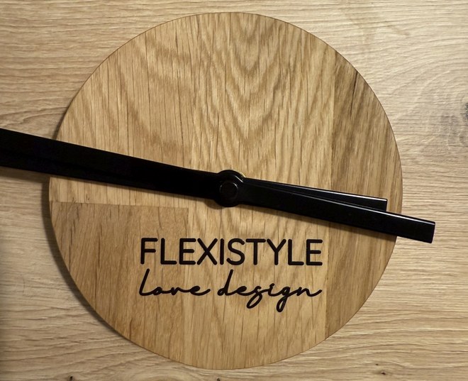 Flexistyle z54g - dubové nalepovací hodiny s průměrem 50-75 cm