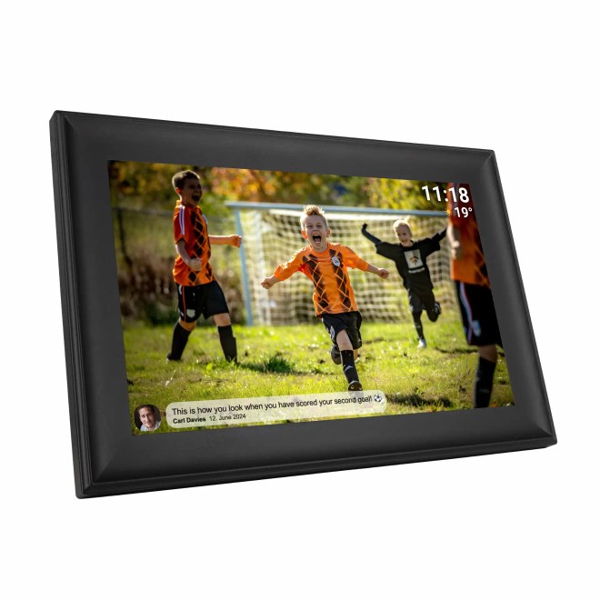 TFA 37.1000.01 - digitální fotorámeček s přesným časem a předpovědí počasí a aplikací Frameo