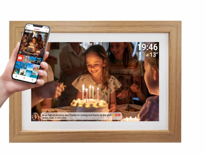 TFA 37.1002.08 - digitální fotorámeček s aplikací FRAMEO a přesným časem