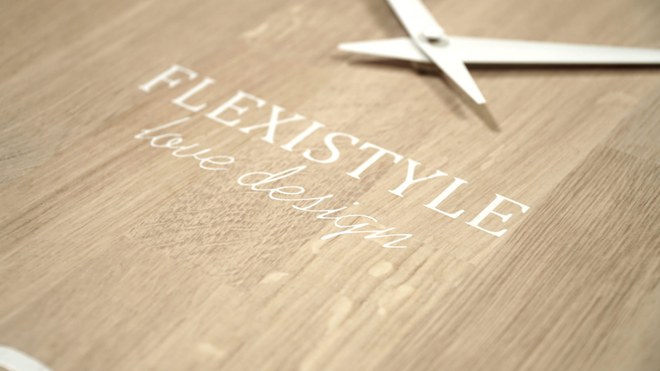 Flexistyle z228 - nástěnné hodiny z přírodního dubu s průměrem 50 cm