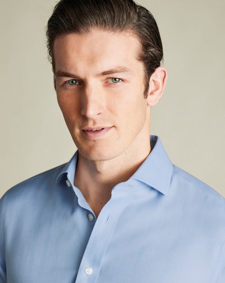 Charles Tyrwhitt Spread Collar Non-Iron Herringbone Shirt — Sky Blue