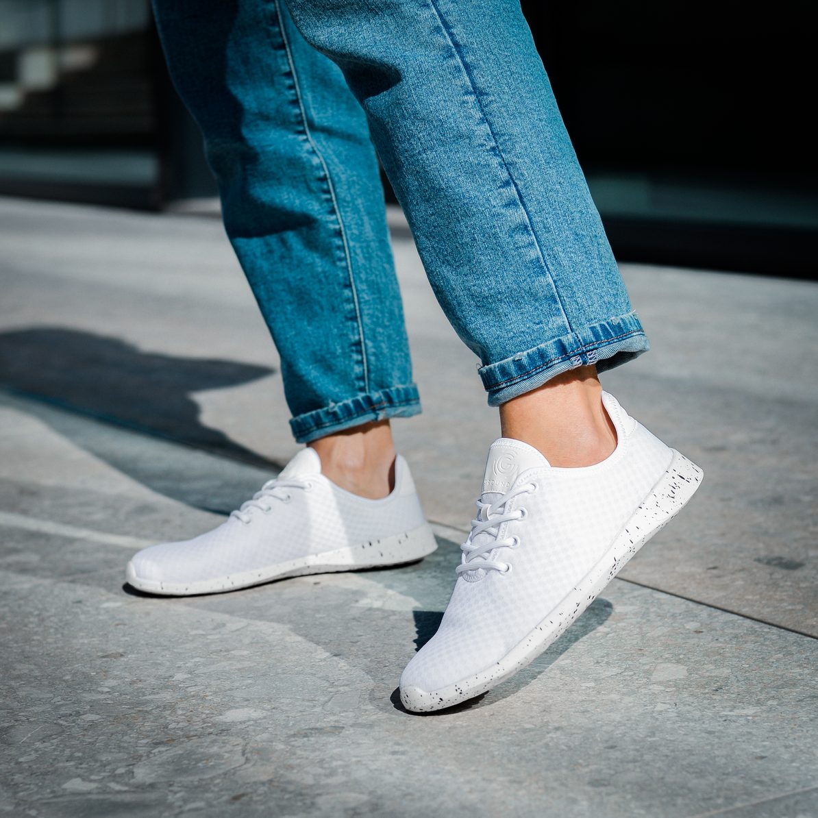 Socken aus, und trotzdem bequem: Auch barfuß kannst du dich in deinen Schuhen wohlfühlen und frische Füße behalten