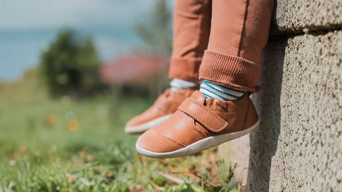 Průvodce výběrem prvních botiček: Od prvních dětských kroků ke zdravým a silným chodidlům