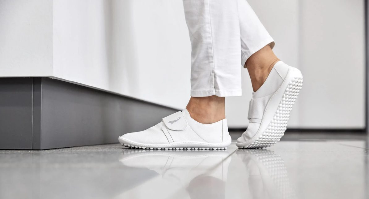 Barefoot boty pro zdravotníky: Komfort při dlouhých směnách na nohou