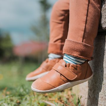 Průvodce výběrem prvních botiček: Od prvních dětských kroků ke zdravým a silným chodidlům