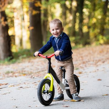7 tips om een goede loopfiets te kiezen zonder de natuurlijke ontwikkeling van je kind te schaden