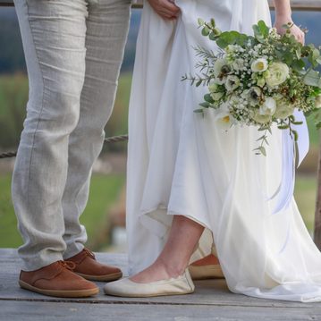 Steht eure Hochzeit an? Auch euren großen Tag könnt ihr in Barfußschuhen verbringen – und wir zeigen euch, wie ihr sie auswählt