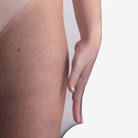 SAMOSTOJEĆE ČARAPE S ČIPKANIM POJASOM NADOTEC KRÁSY 30 DEN Crna
