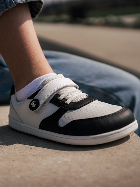 Baskets barefoot enfant Be Lenka Scoot Kids blanches et noires