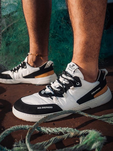 Adidași barefoot BAREBARICS REVIVE X SEA SHEPHERD - ORCA negri-albi