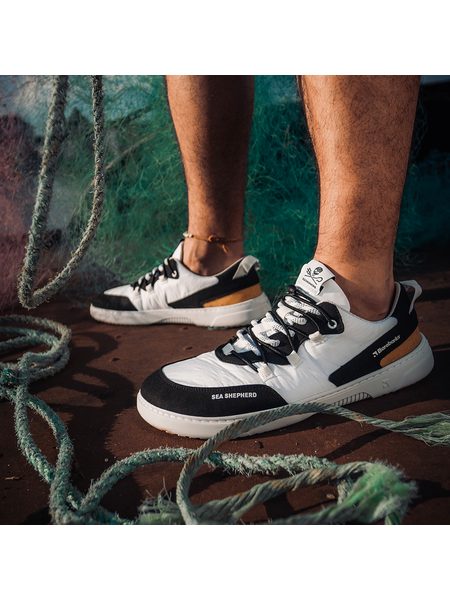 Adidași barefoot BAREBARICS REVIVE X SEA SHEPHERD - ORCA negri-albi