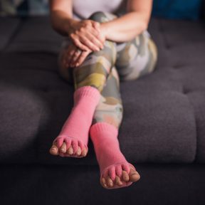 Adjustierungssocken und Zehenkorrektoren: Müde und schmerzende Füße verdienen die beste Pflege