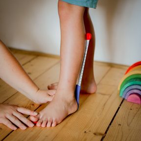 Kompletní návod na měření dětských nožiček: Tipy a chyby, kterým se vyhnout