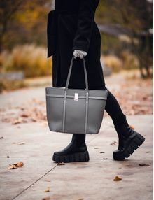 Nikolett Grey