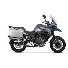 Montážní sada 4P systém SHAD Q0SR524P (pro kufry a brašny TERRA a SH38X) pro QJMOTOR SRT 550 / X 2022-2025