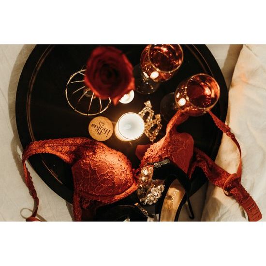 Świeca do masażu MAGNETIFICO - ENJOY IT! Sandalwood 70 ml