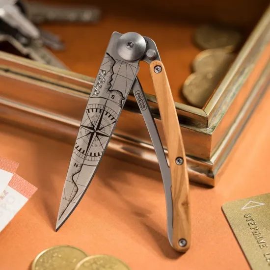 Nůž Deejo 9CB103 Tattoo 27g olive wood Terra Incognita