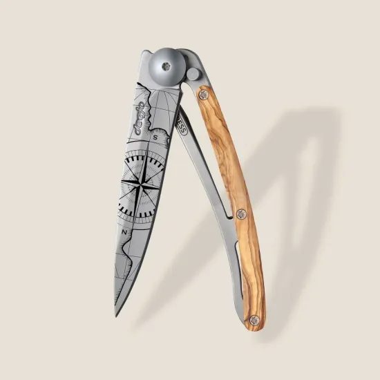 Nůž Deejo 9CB103 Tattoo 27g olive wood Terra Incognita