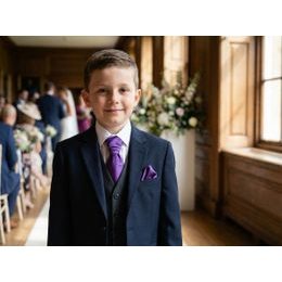 Biały błyszczący krawat chłopięcy