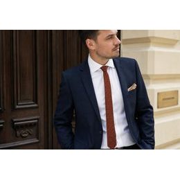 Skořicově hnědá slim kravata se vzorem