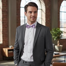 Бяла папийонка с кърпичка и лъскави ивици