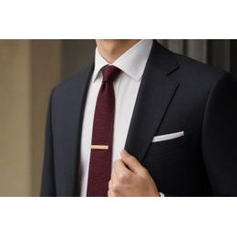 Strieborná pánska spona na kravatu s textúrovaným stredom