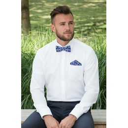 Biely motýlik s vreckovkou a lesklými prúžkami