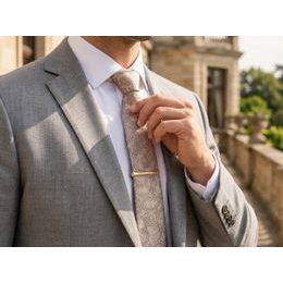 Svetlá kravata v lila odtieni