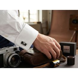 Stříbrné manžetové knoflíčky se světlým kamenem