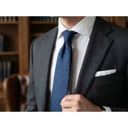 Tmavomodrá kravata s reliéfnym vzorom