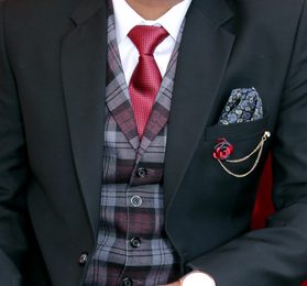 Hogyan viselni és összehajtani a férfi díszzsebkendő